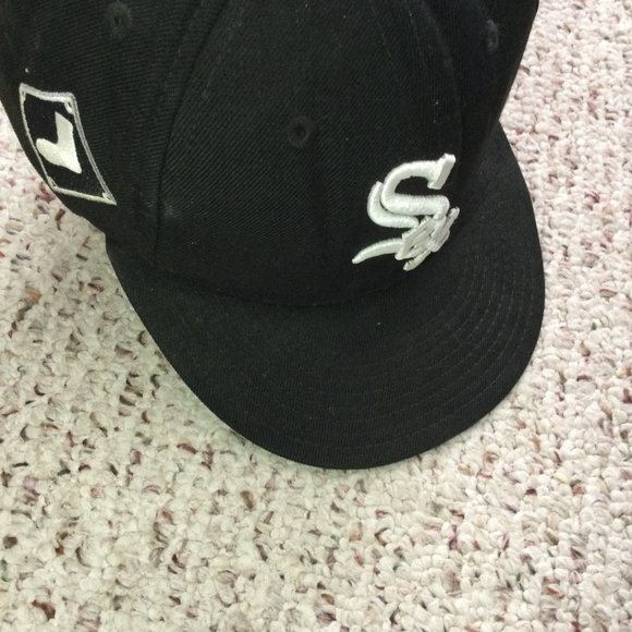 MLB  NEW ERA-GENUINE MERCHANDISE Chicago White Sox Fitted Hat/Cap MED-LARGE - Picture 2 of 6